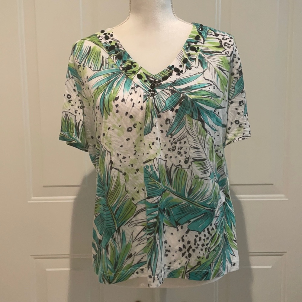Alfred Dunner Petite PL V-Neck Beaded Tropical Leaf Print Short Sleeve Tee
